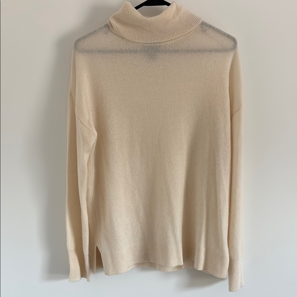 Halogen 100% Cashmere Cream Turtleneck Sweater